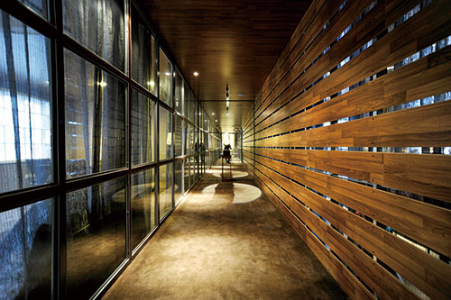 昆山1000平米白色優(yōu)雅的辦公室裝修