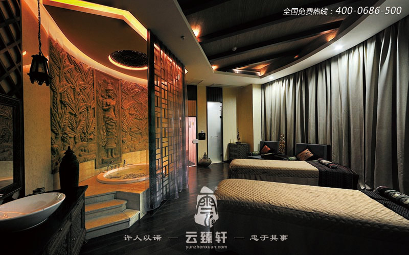 此婭太水療會所在裝修在風格上，選用東南亞自然、淳樸、渾厚的元素，貫穿整個會所空間之中