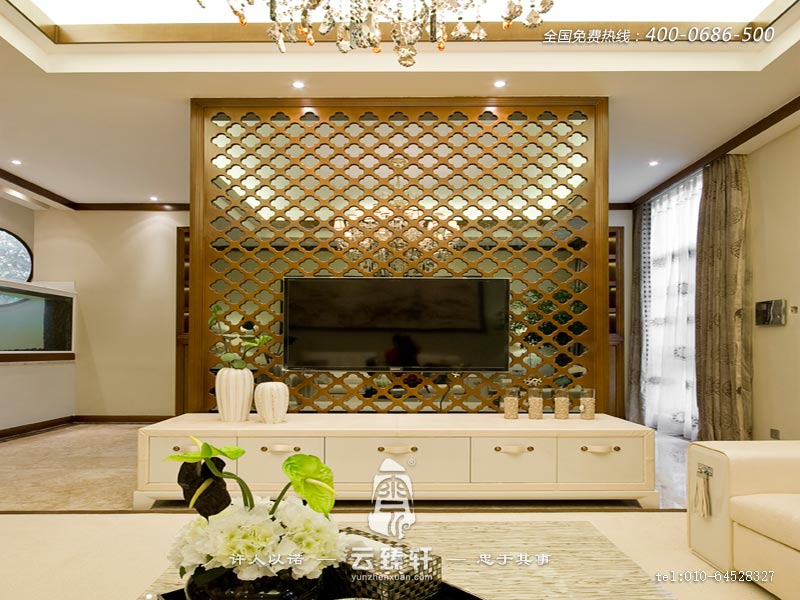 典雅浪漫中式鏤空雕花隔斷電視背景墻裝修效果圖