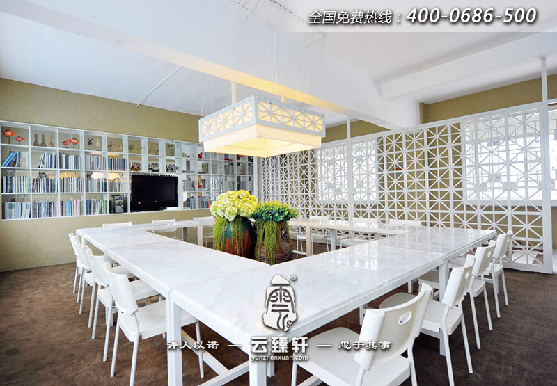 會議室的裝修以白色為主